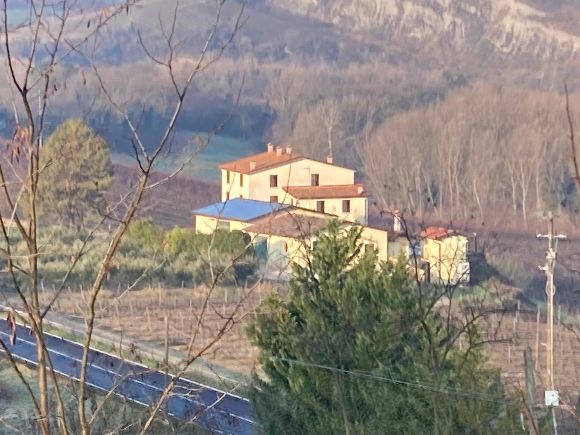 Ca' Vanello Borgo Tossignano Buitenkant foto