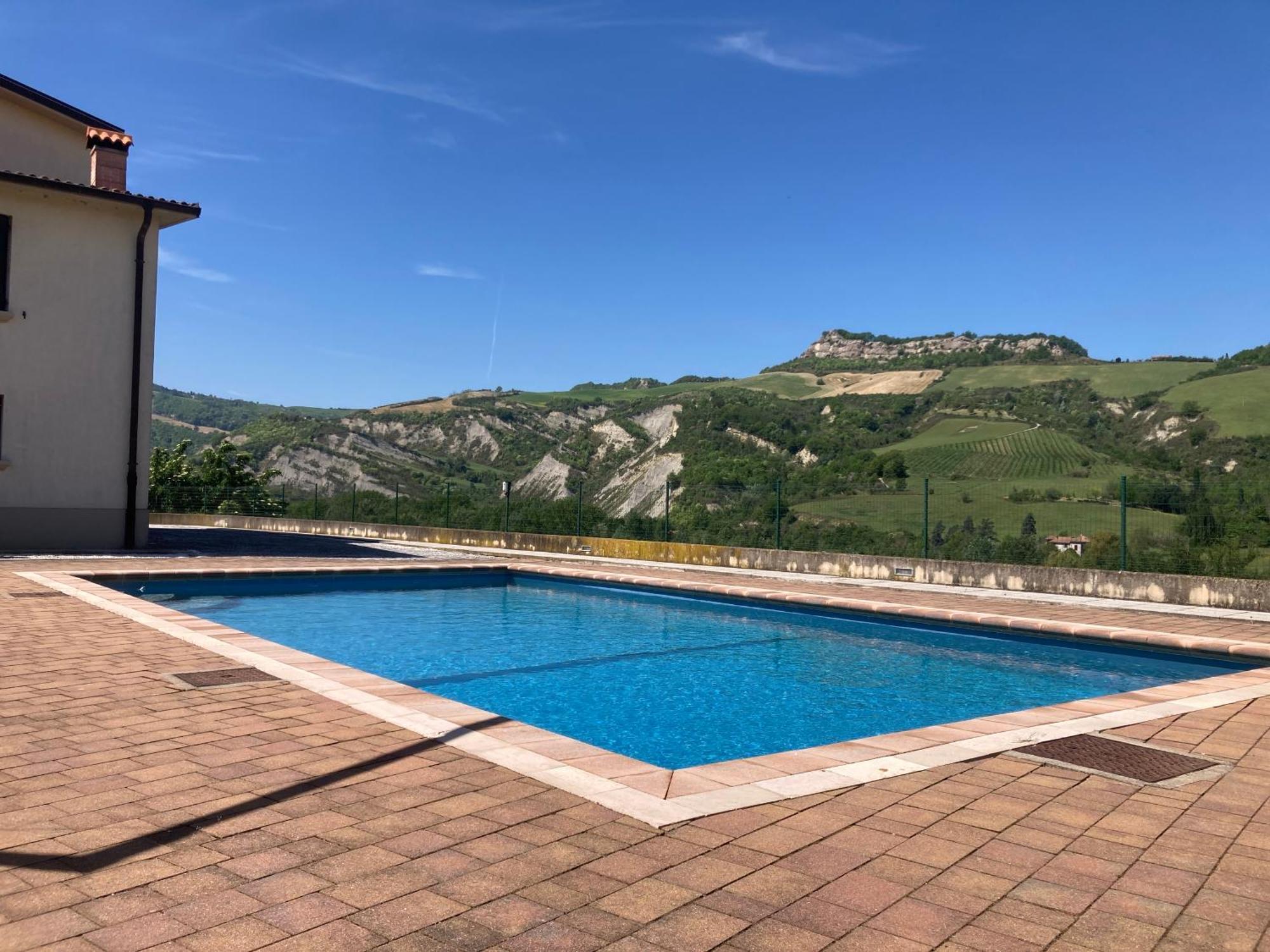 Ca' Vanello Borgo Tossignano Buitenkant foto